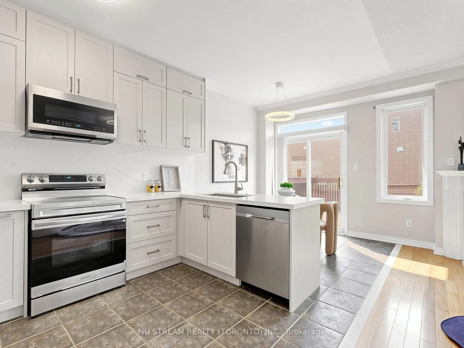 Photo 15 of 177 Wildberry Crescent, Vaughan, Vellore Village — HOMEH