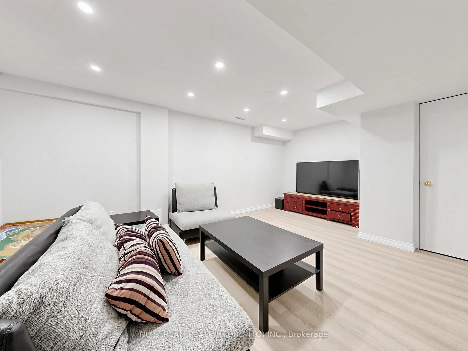 Photo 34 of 177 Wildberry Crescent, Vaughan, Vellore Village — HOMEH