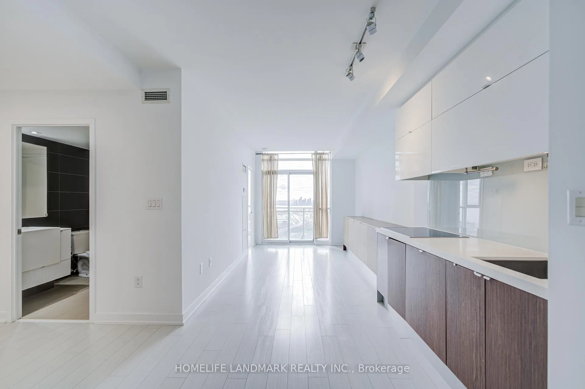 Photo 5 of Unit 4911, 21 Iceboat Terrace, Toronto, Waterfront Communities — HOMEH