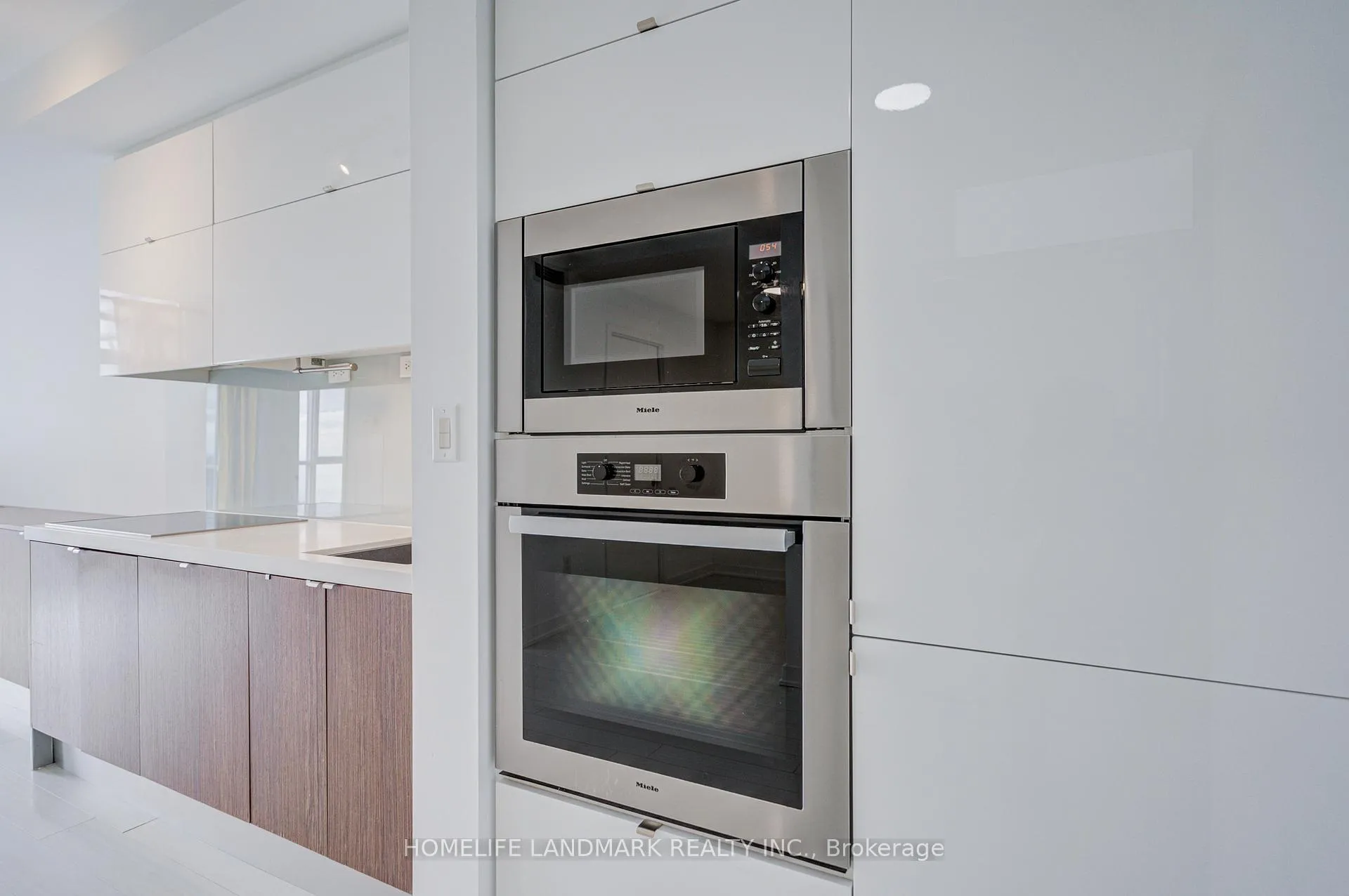 Photo 10 of Unit 4911, 21 Iceboat Terrace, Toronto, Waterfront Communities — HOMEH