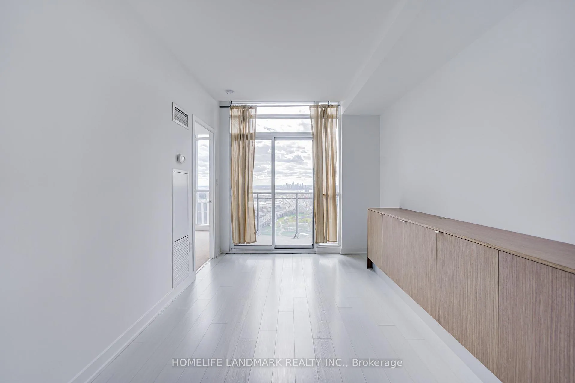 Photo 11 of Unit 4911, 21 Iceboat Terrace, Toronto, Waterfront Communities — HOMEH