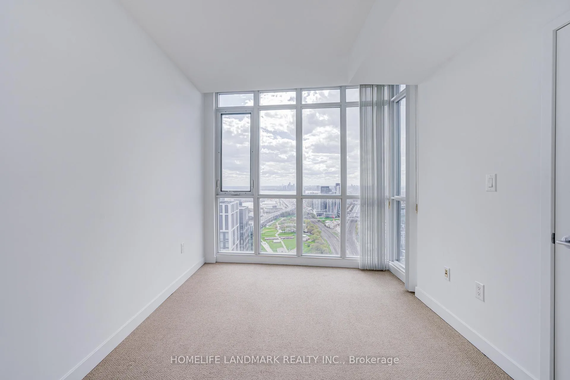 Photo 14 of Unit 4911, 21 Iceboat Terrace, Toronto, Waterfront Communities — HOMEH