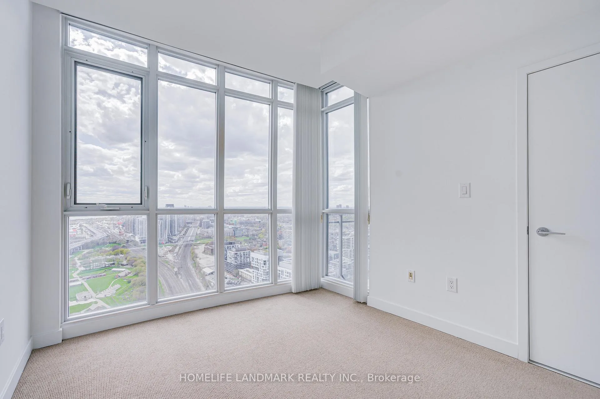 Photo 15 of Unit 4911, 21 Iceboat Terrace, Toronto, Waterfront Communities — HOMEH