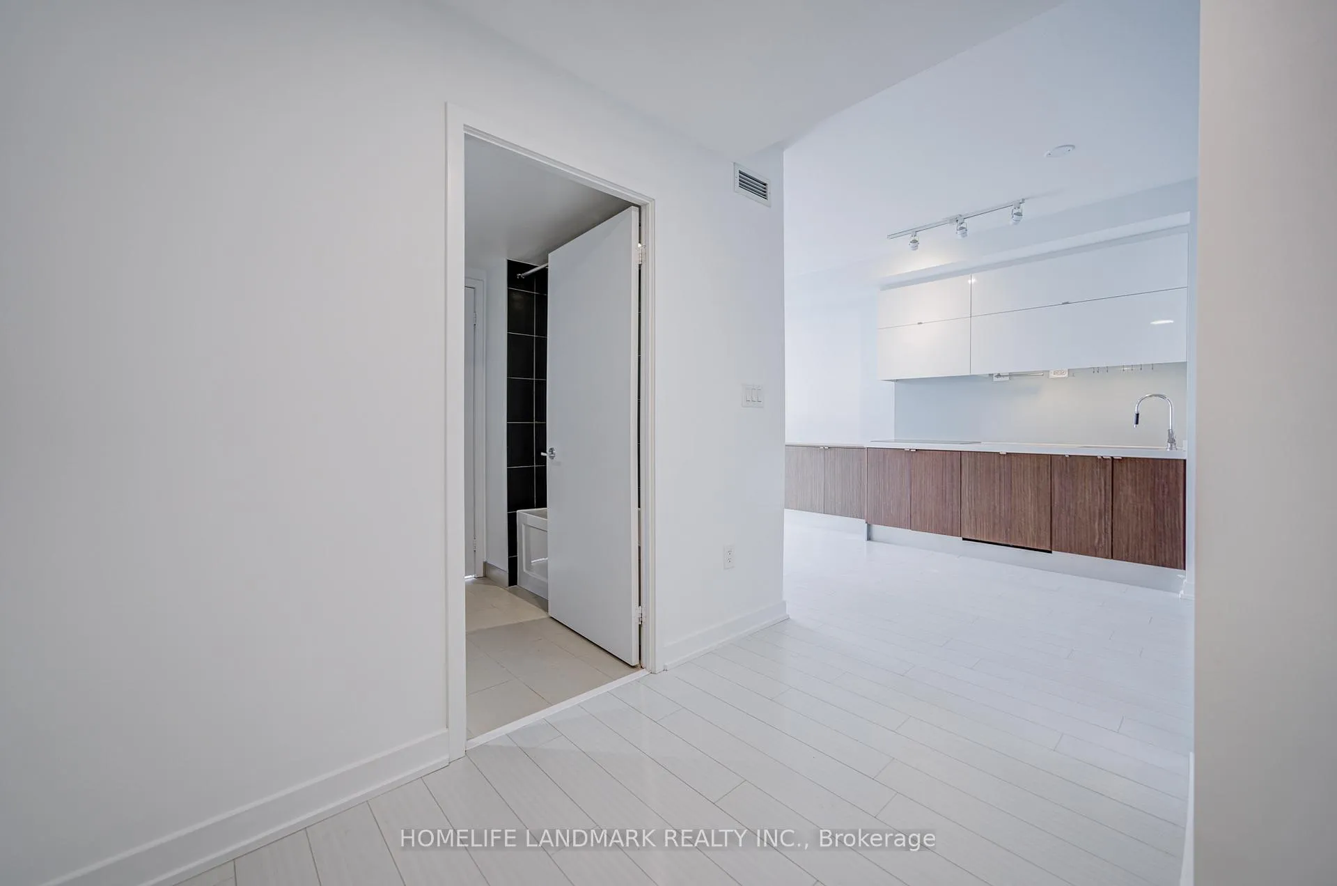 Photo 22 of Unit 4911, 21 Iceboat Terrace, Toronto, Waterfront Communities — HOMEH