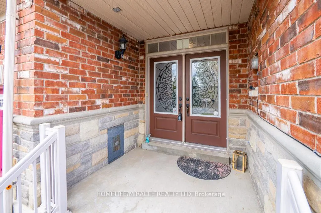 Photo 5 of 211 Wardlaw Place, Vaughan, Vellore Village — HOMEH
