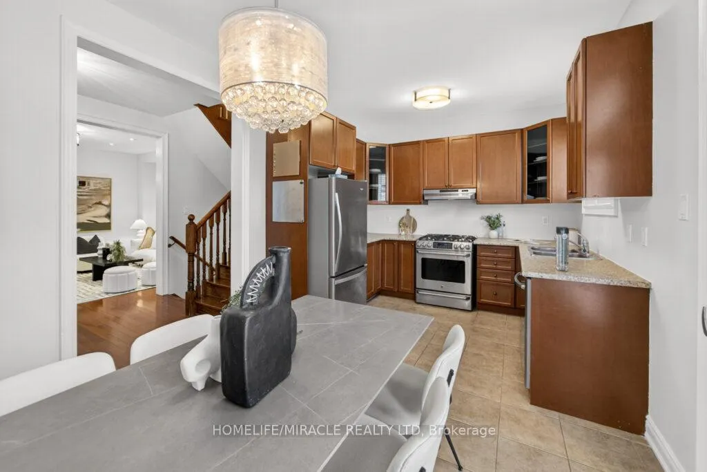 Photo 18 of 211 Wardlaw Place, Vaughan, Vellore Village — HOMEH
