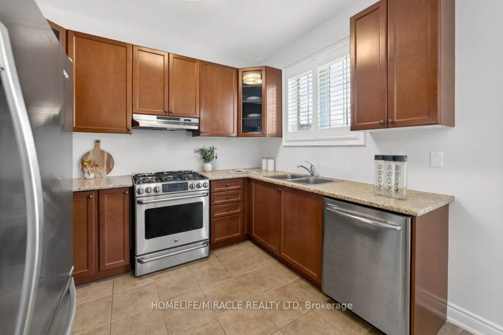Photo 21 of 211 Wardlaw Place, Vaughan, Vellore Village — HOMEH