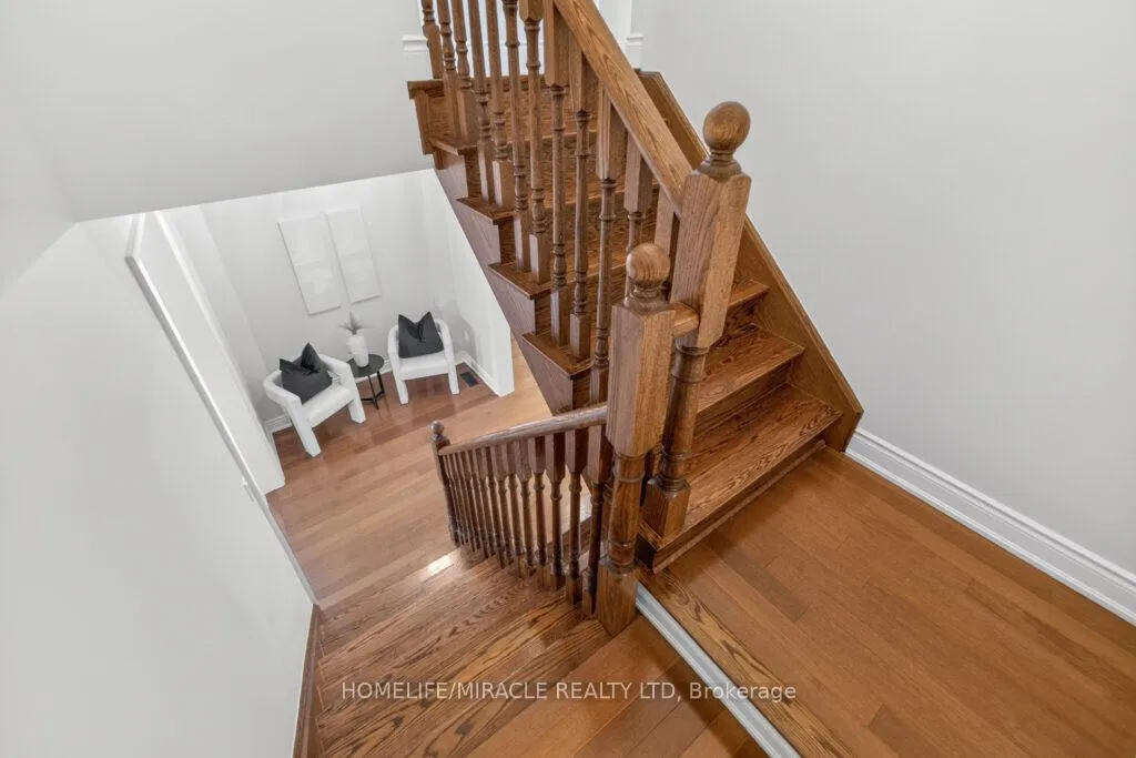 Photo 24 of 211 Wardlaw Place, Vaughan, Vellore Village — HOMEH