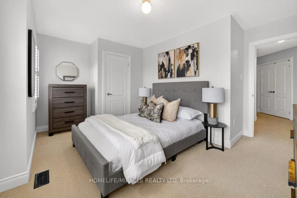 Photo 33 of 211 Wardlaw Place, Vaughan, Vellore Village — HOMEH