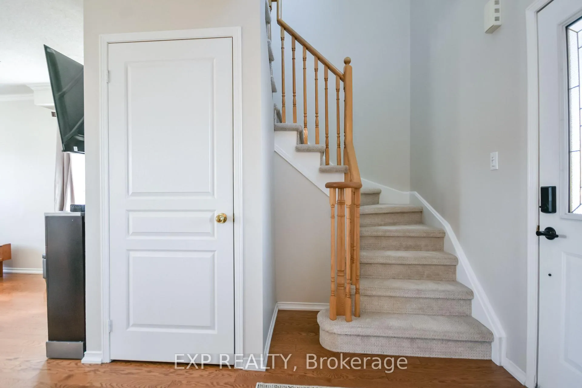Photo 4 of 15 Trevino Circle, Barrie, East Bayfield — HOMEH