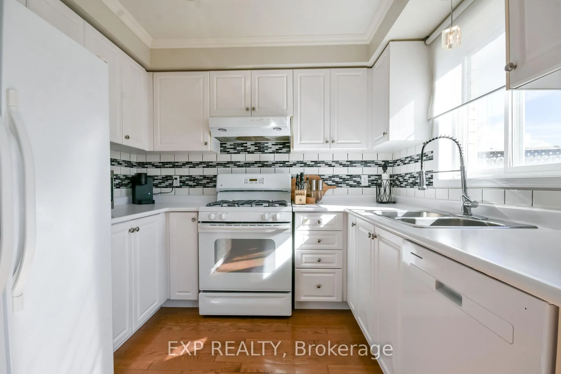 Photo 9 of 15 Trevino Circle, Barrie, East Bayfield — HOMEH