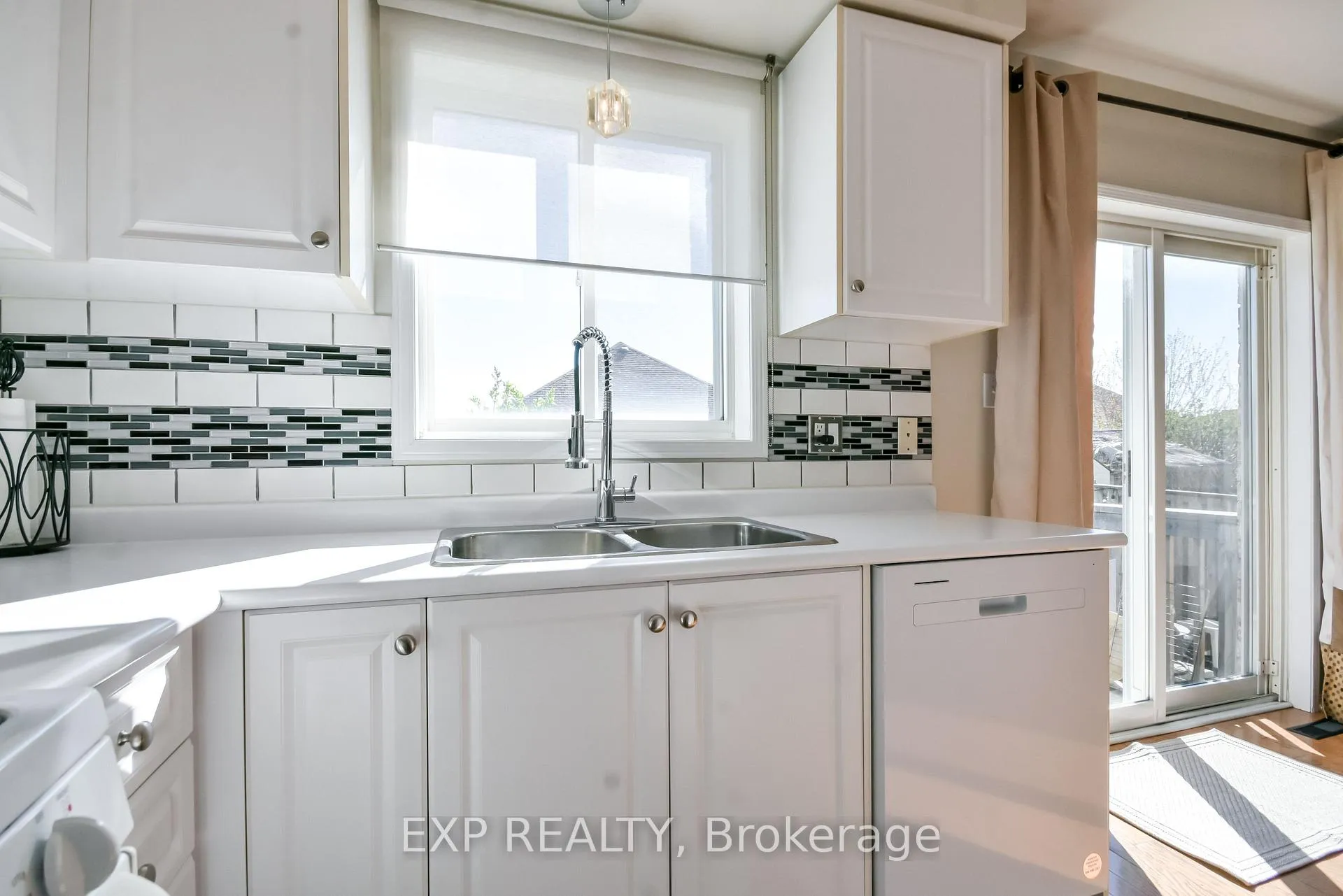 Photo 10 of 15 Trevino Circle, Barrie, East Bayfield — HOMEH