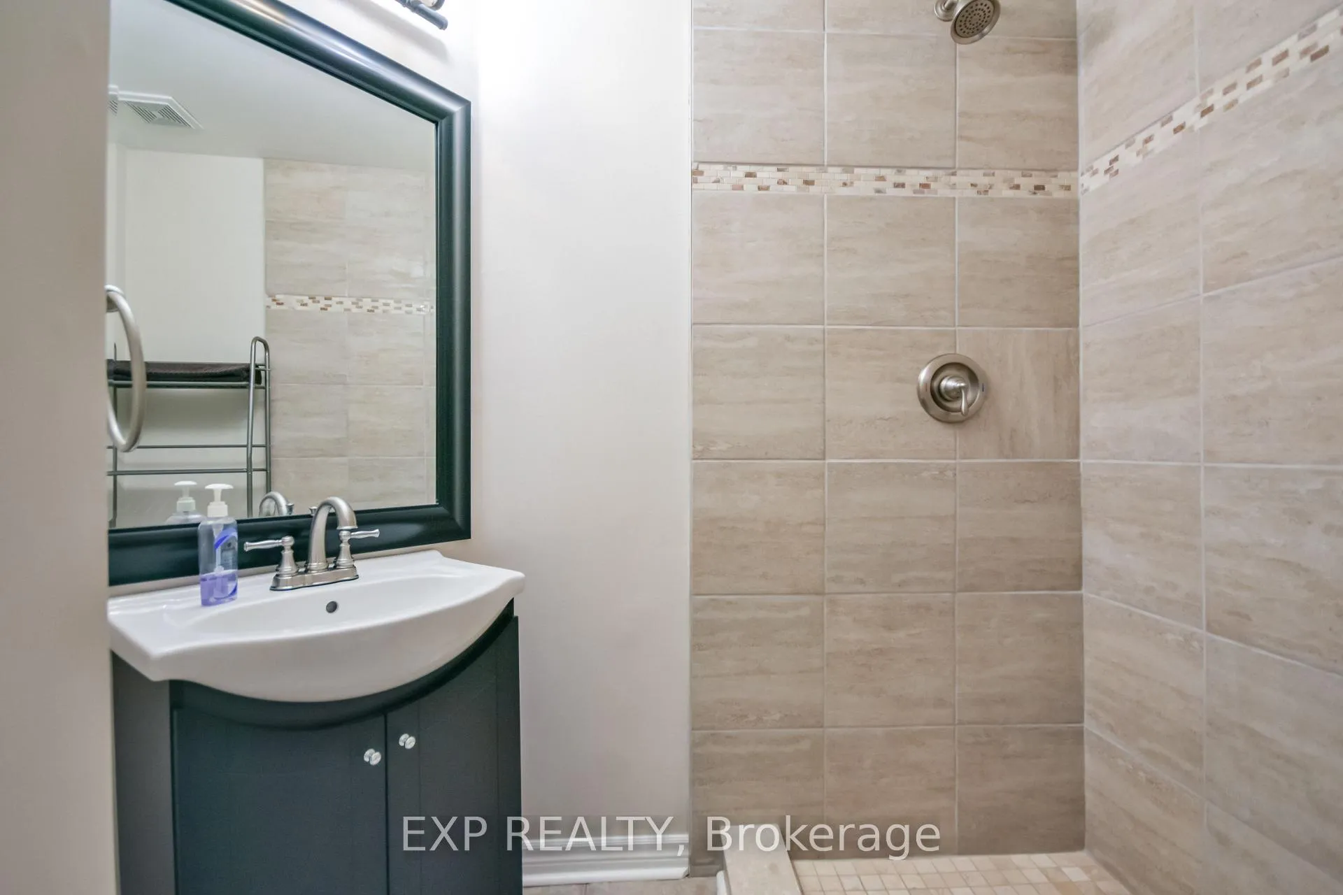Photo 17 of 15 Trevino Circle, Barrie, East Bayfield — HOMEH