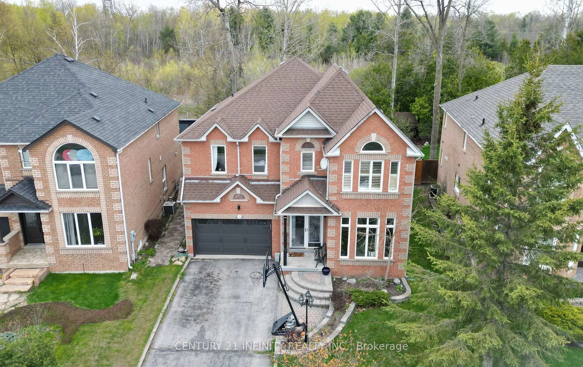 Front of 1484 Sandhurst Crescent