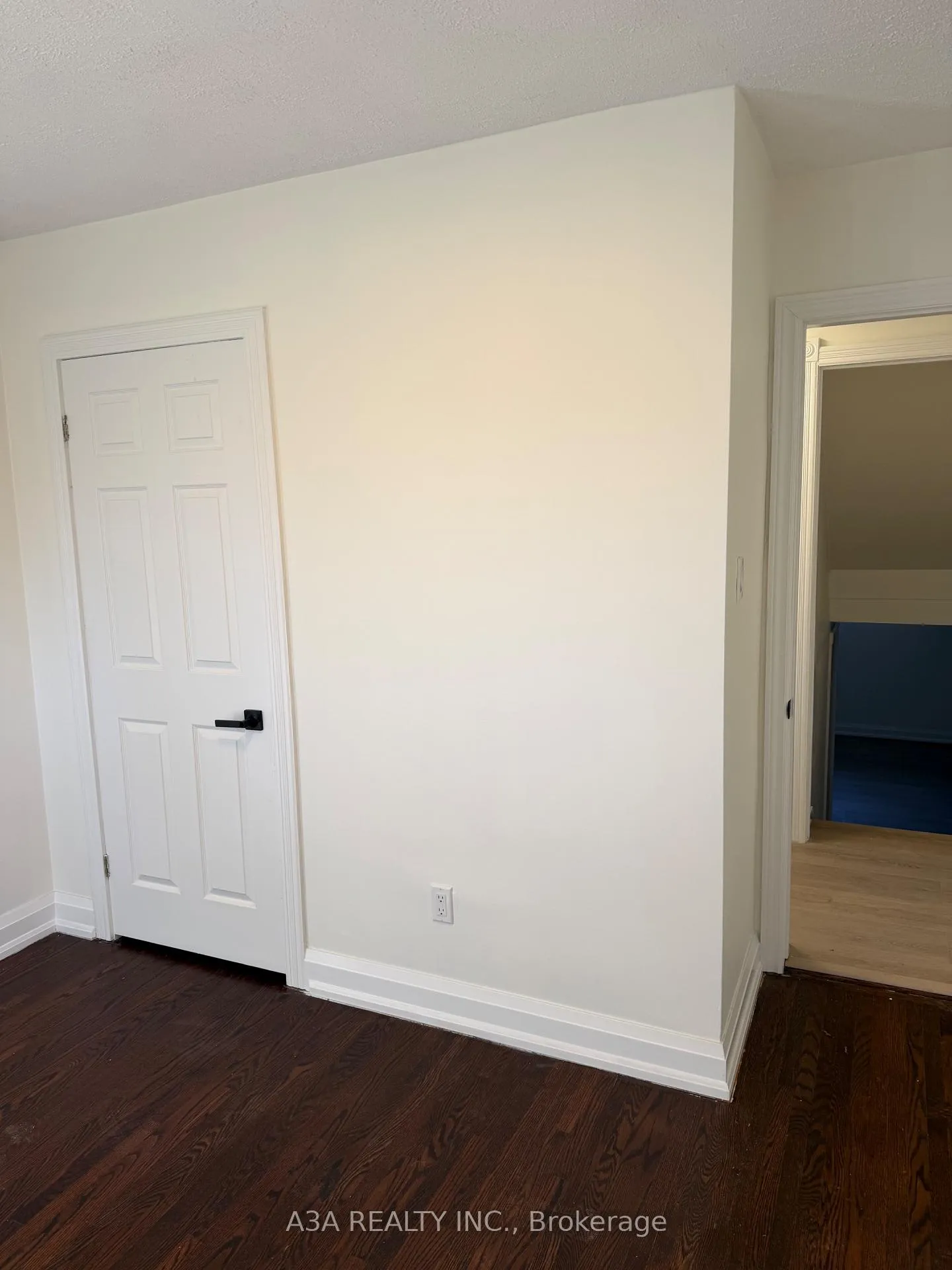 Photo 7 of Unit Basement, 5 Navan Crescent, Aurora, Aurora Heights — HOMEH