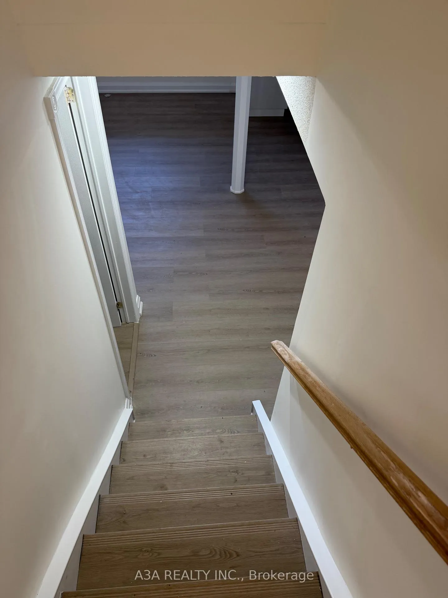 Photo 9 of Unit Basement, 5 Navan Crescent, Aurora, Aurora Heights — HOMEH
