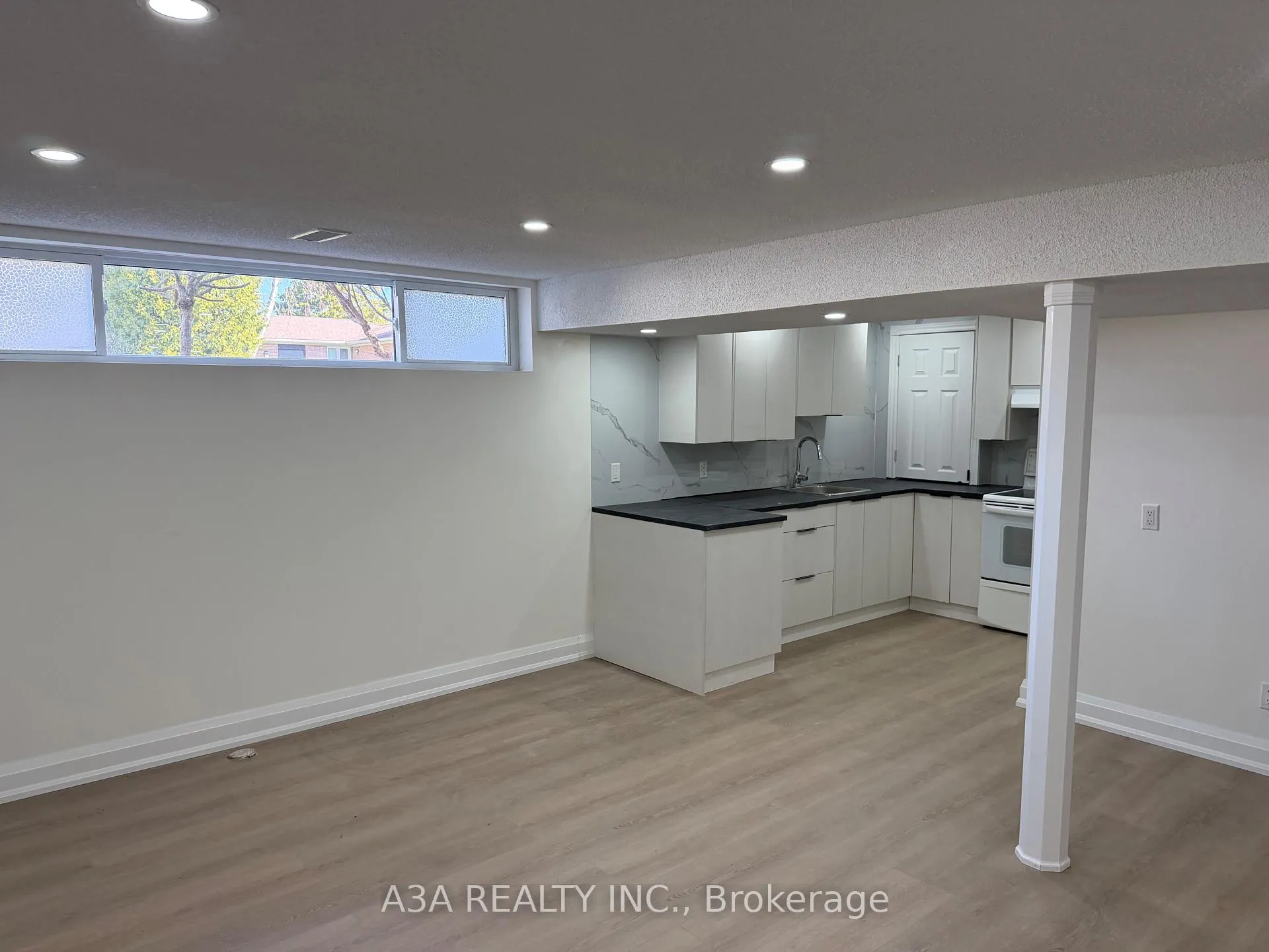 Photo 12 of Unit Basement, 5 Navan Crescent, Aurora, Aurora Heights — HOMEH