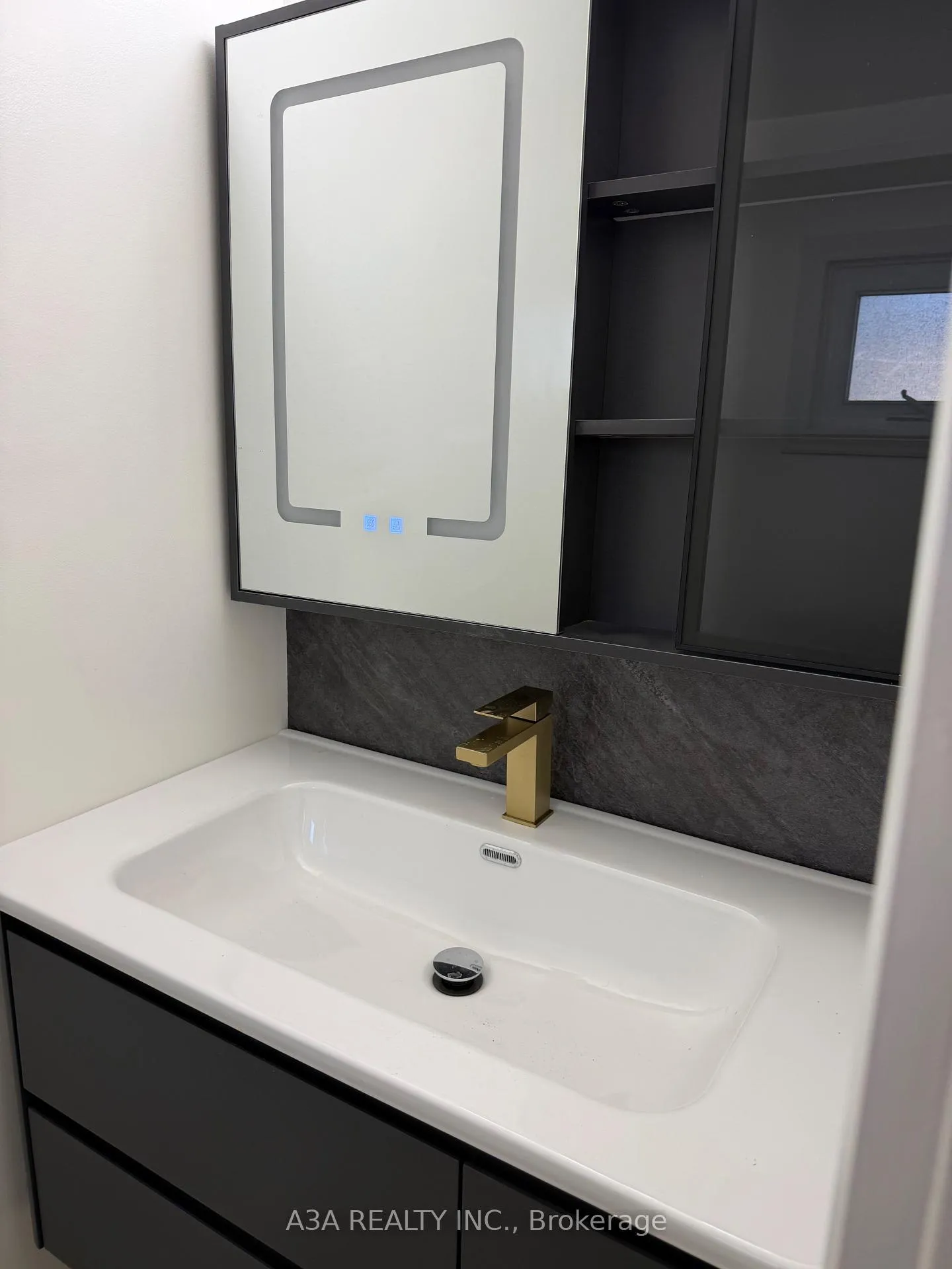 Photo 16 of Unit Basement, 5 Navan Crescent, Aurora, Aurora Heights — HOMEH