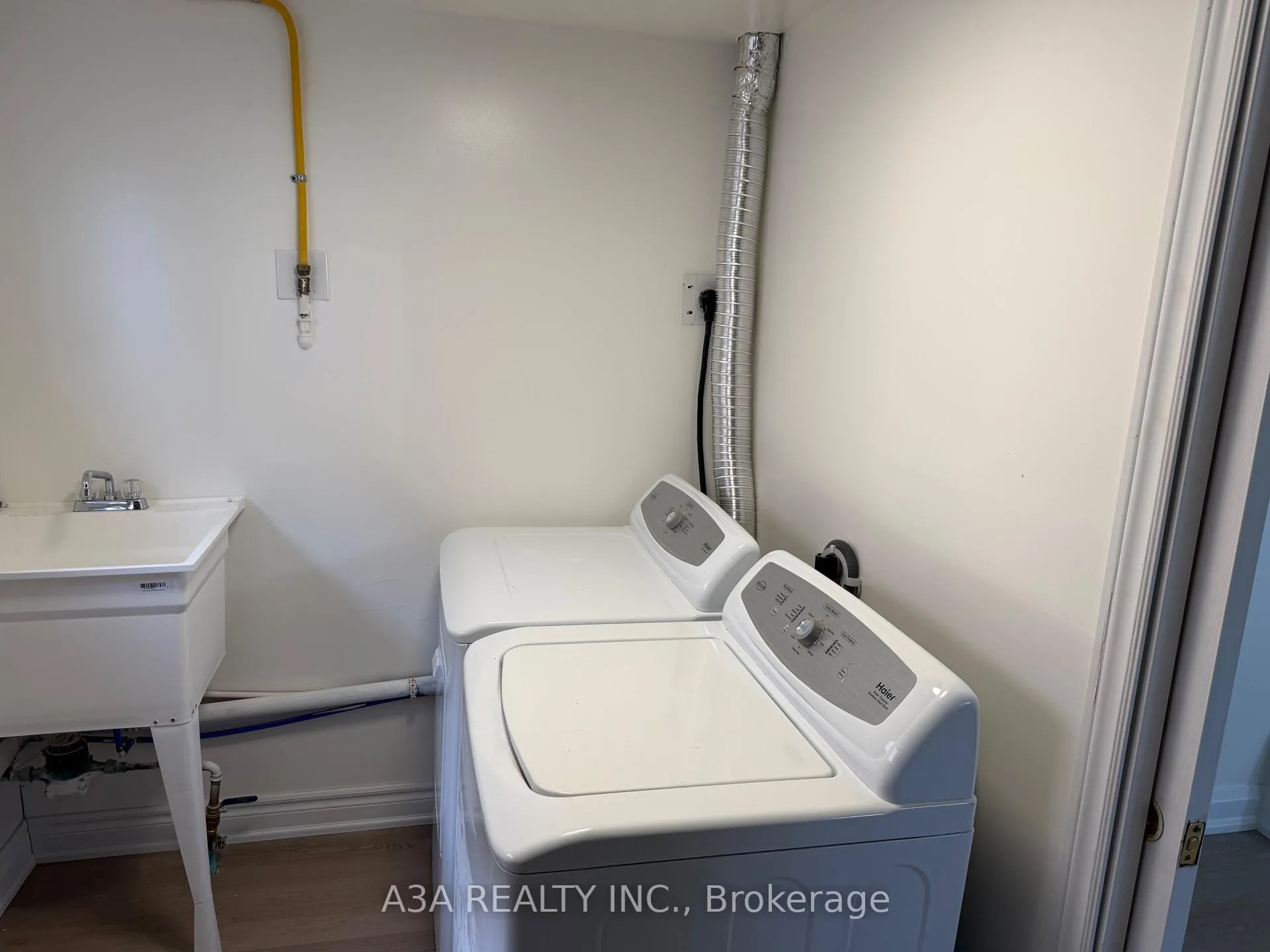 Photo 17 of Unit Basement, 5 Navan Crescent, Aurora, Aurora Heights — HOMEH