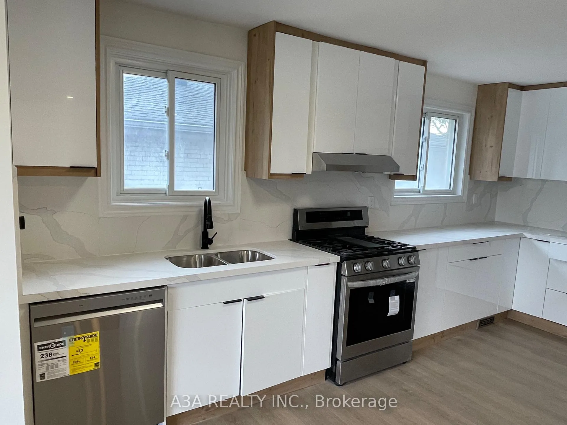 Photo 1 of Unit Main, 5 Navan Crescent, Aurora, Aurora Heights — HOMEH