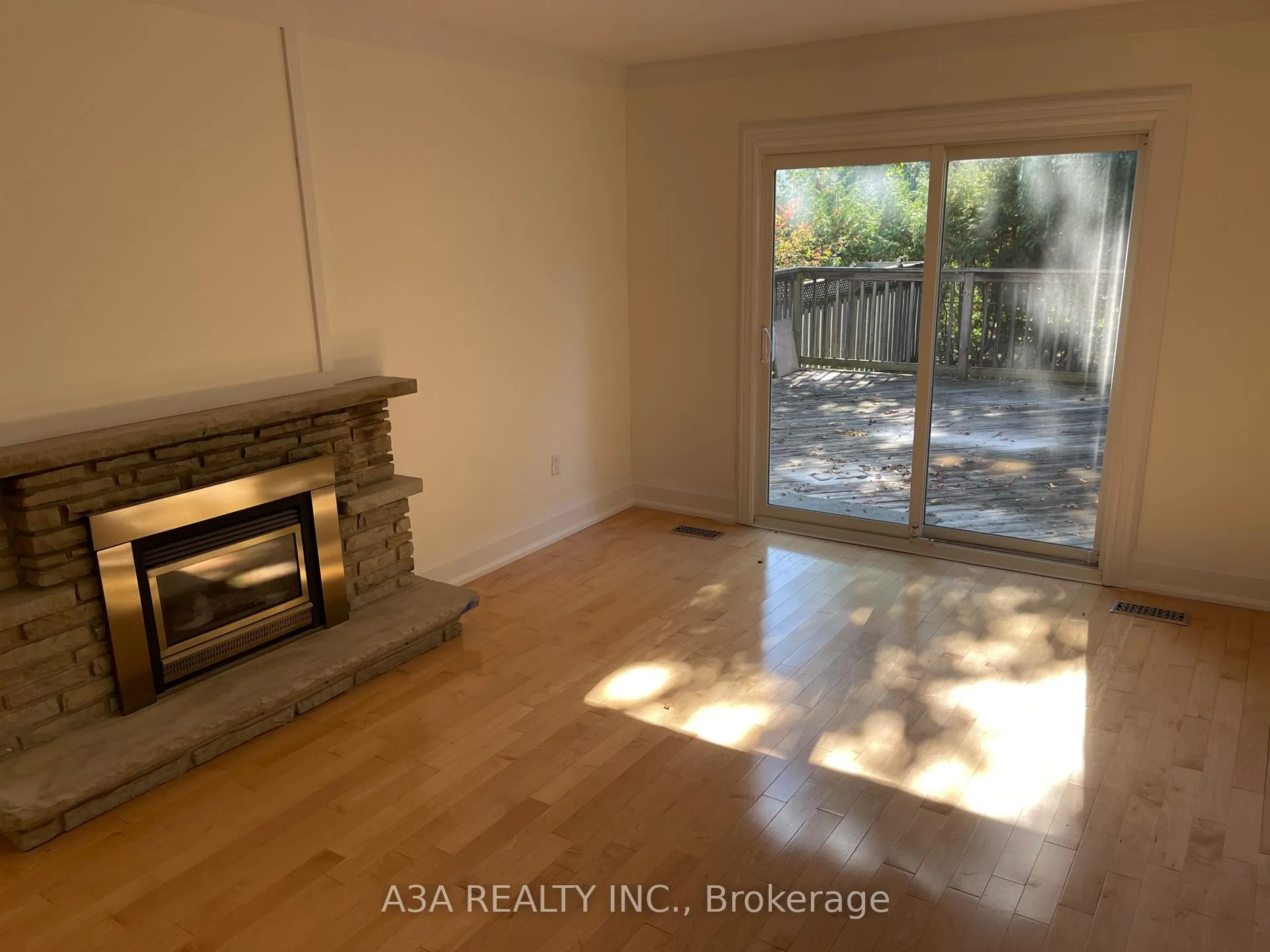 Photo 12 of Unit Main, 5 Navan Crescent, Aurora, Aurora Heights — HOMEH