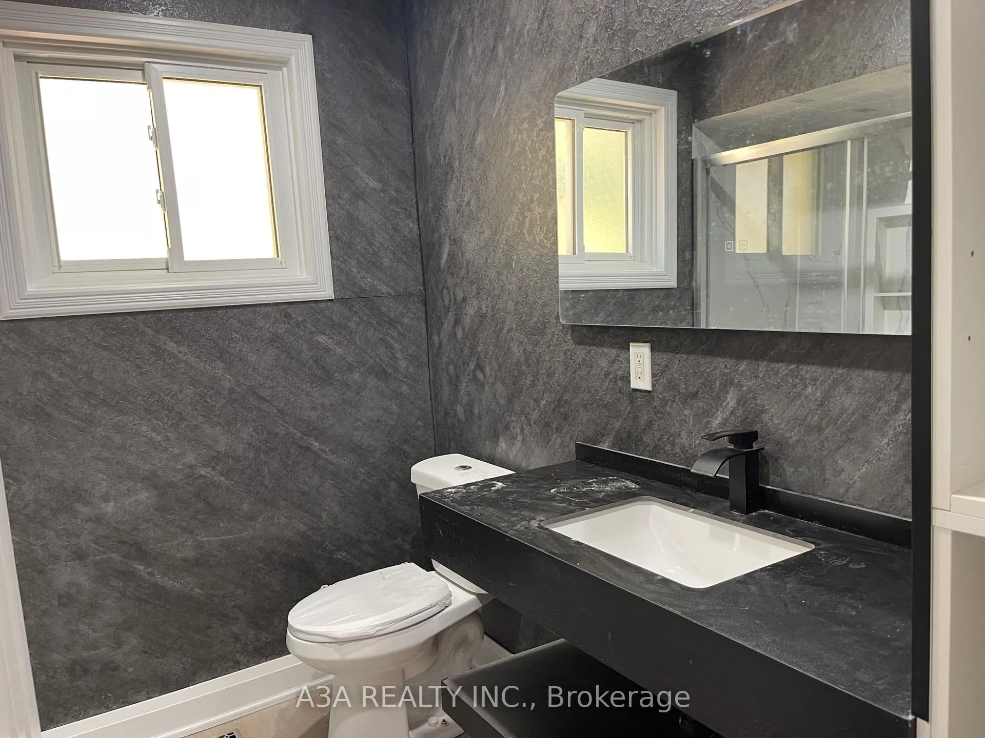 Photo 13 of Unit Main, 5 Navan Crescent, Aurora, Aurora Heights — HOMEH