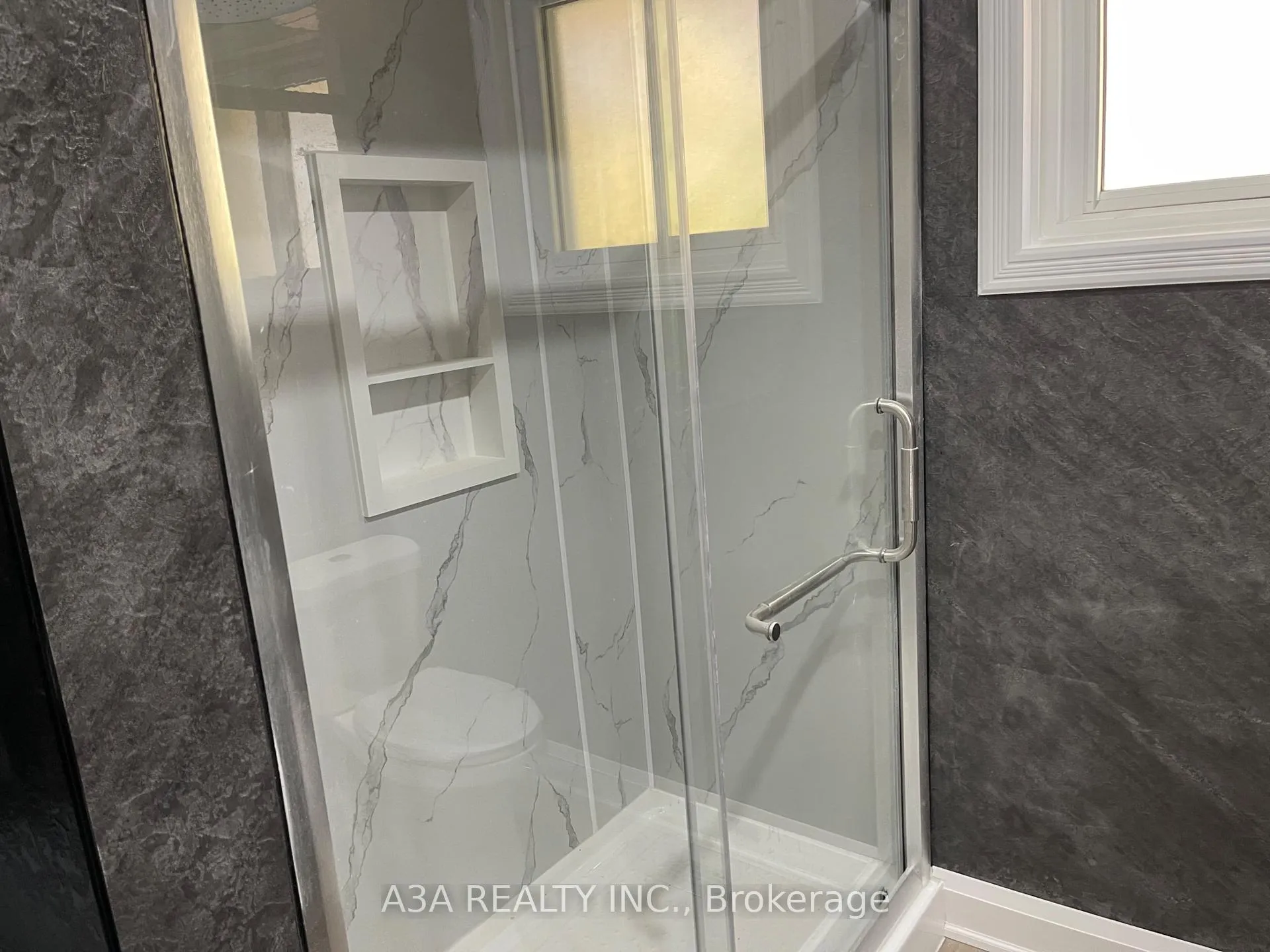 Photo 14 of Unit Main, 5 Navan Crescent, Aurora, Aurora Heights — HOMEH