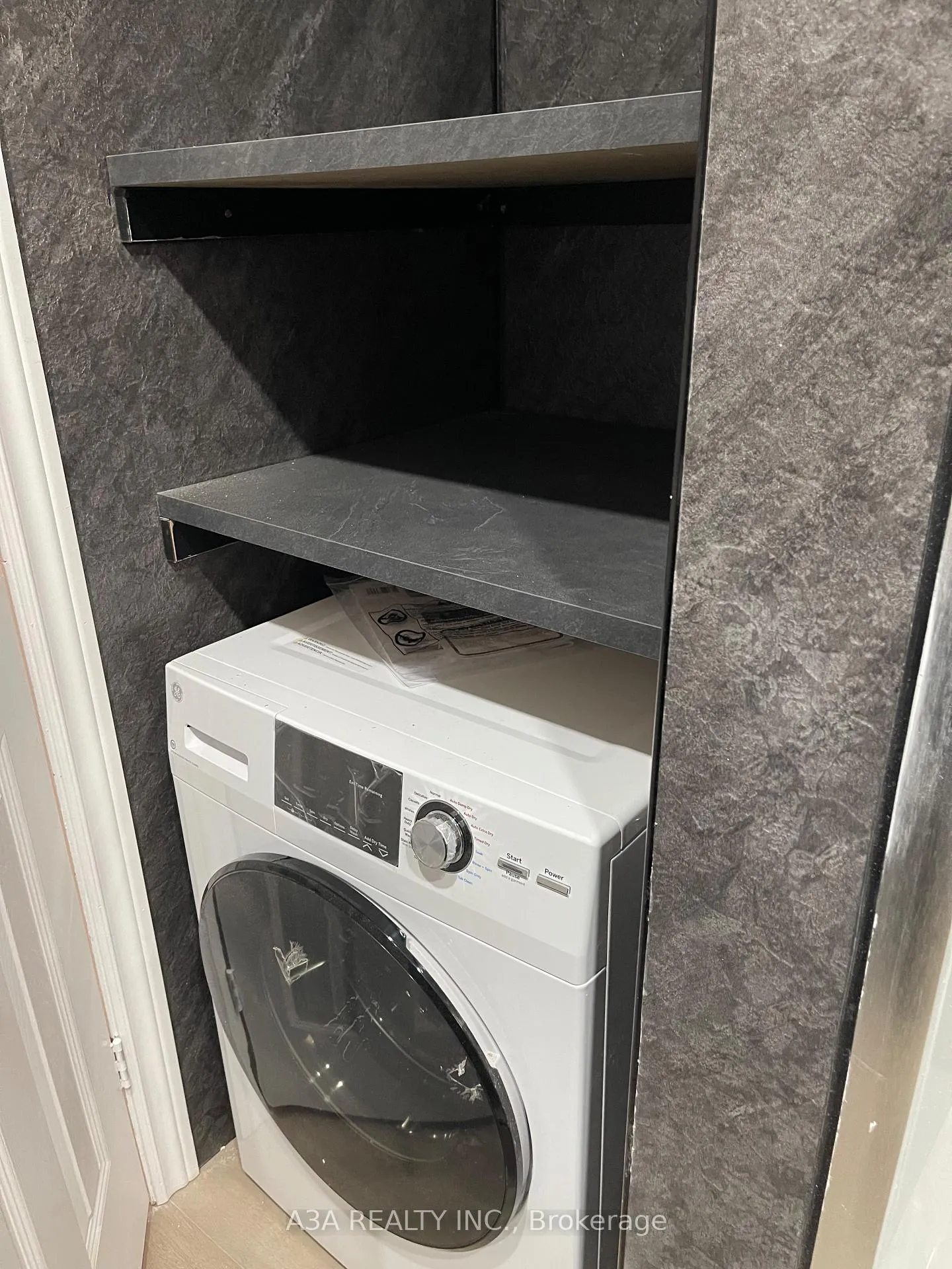 Photo 16 of Unit Main, 5 Navan Crescent, Aurora, Aurora Heights — HOMEH