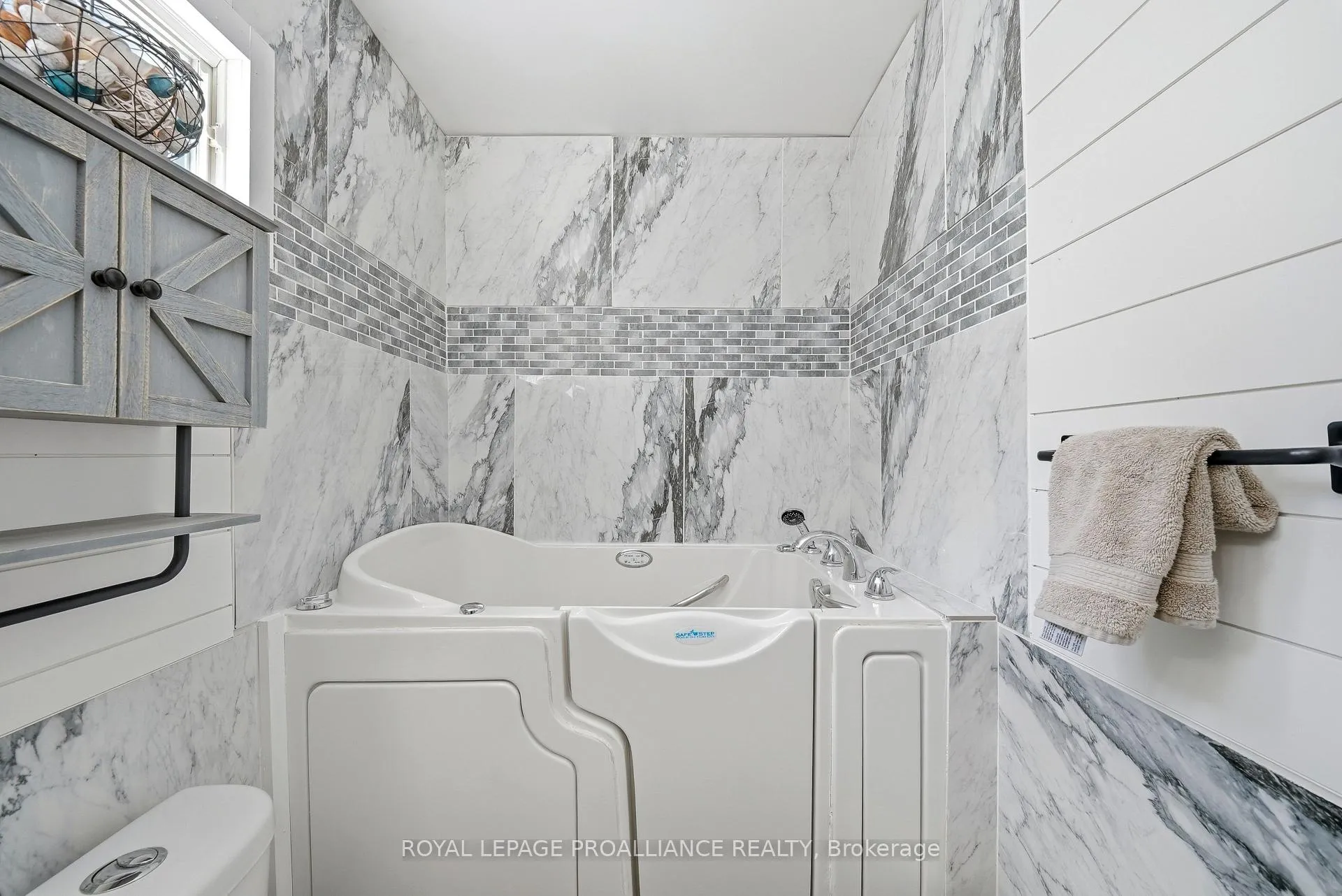 Photo 15 of 4343 Notre Dame Street, Frontenac, Frontenac South — HOMEH