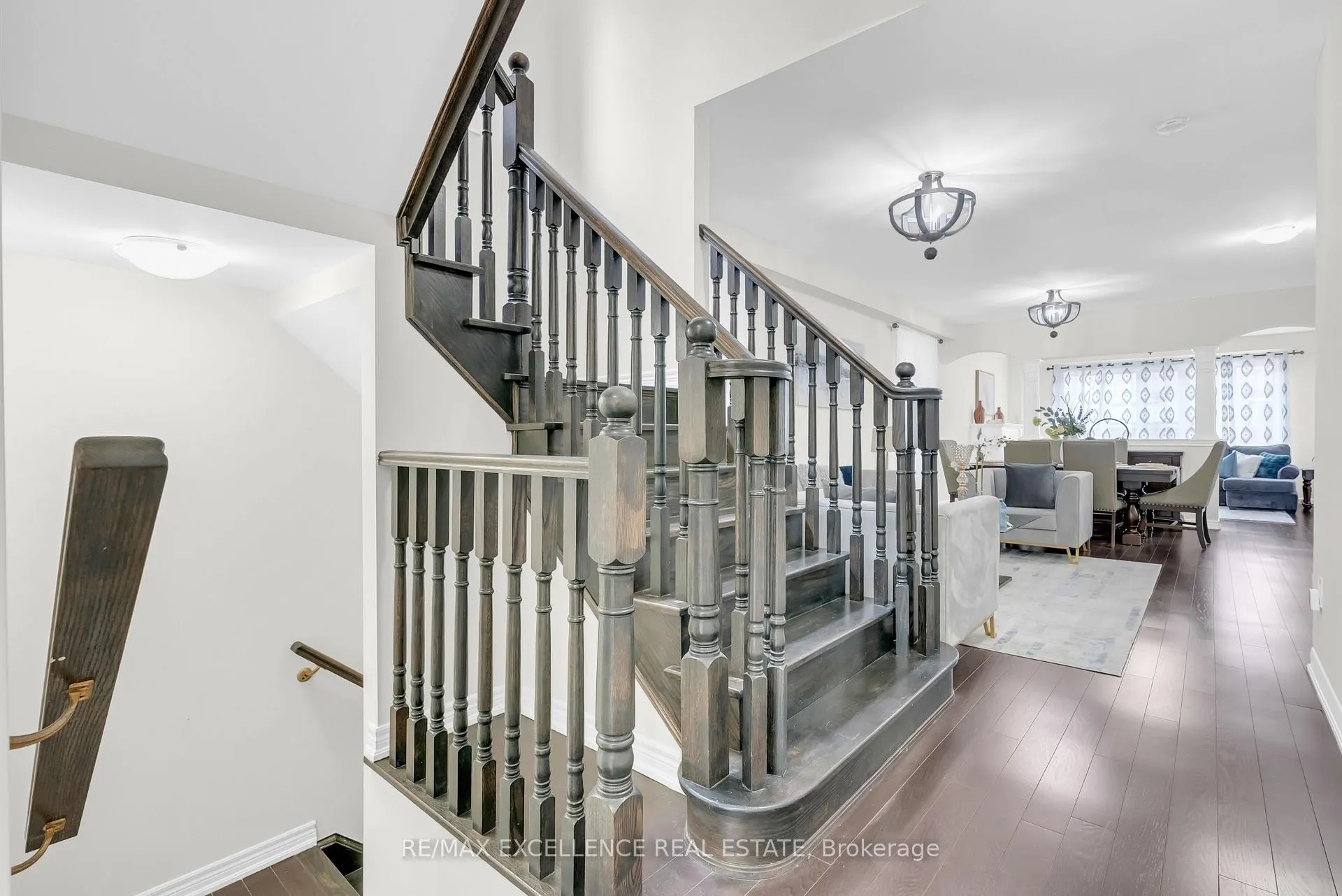 Photo 4 of 40 Muscovy Drive, Brampton, Northwest Brampton — HOMEH