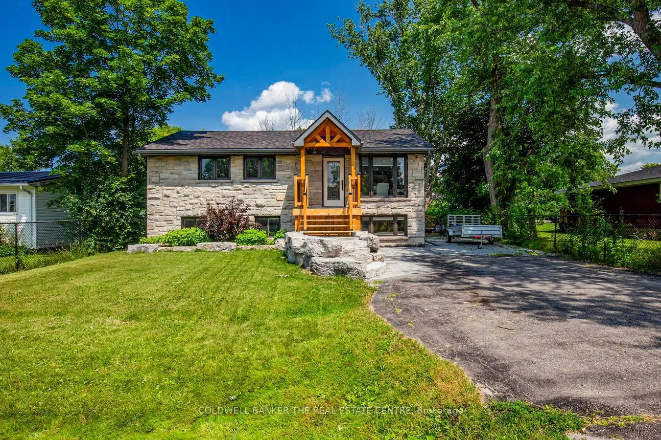 Photo 2 of 15 Blue Jay Boulevard, Georgina, Pefferlaw — HOMEH