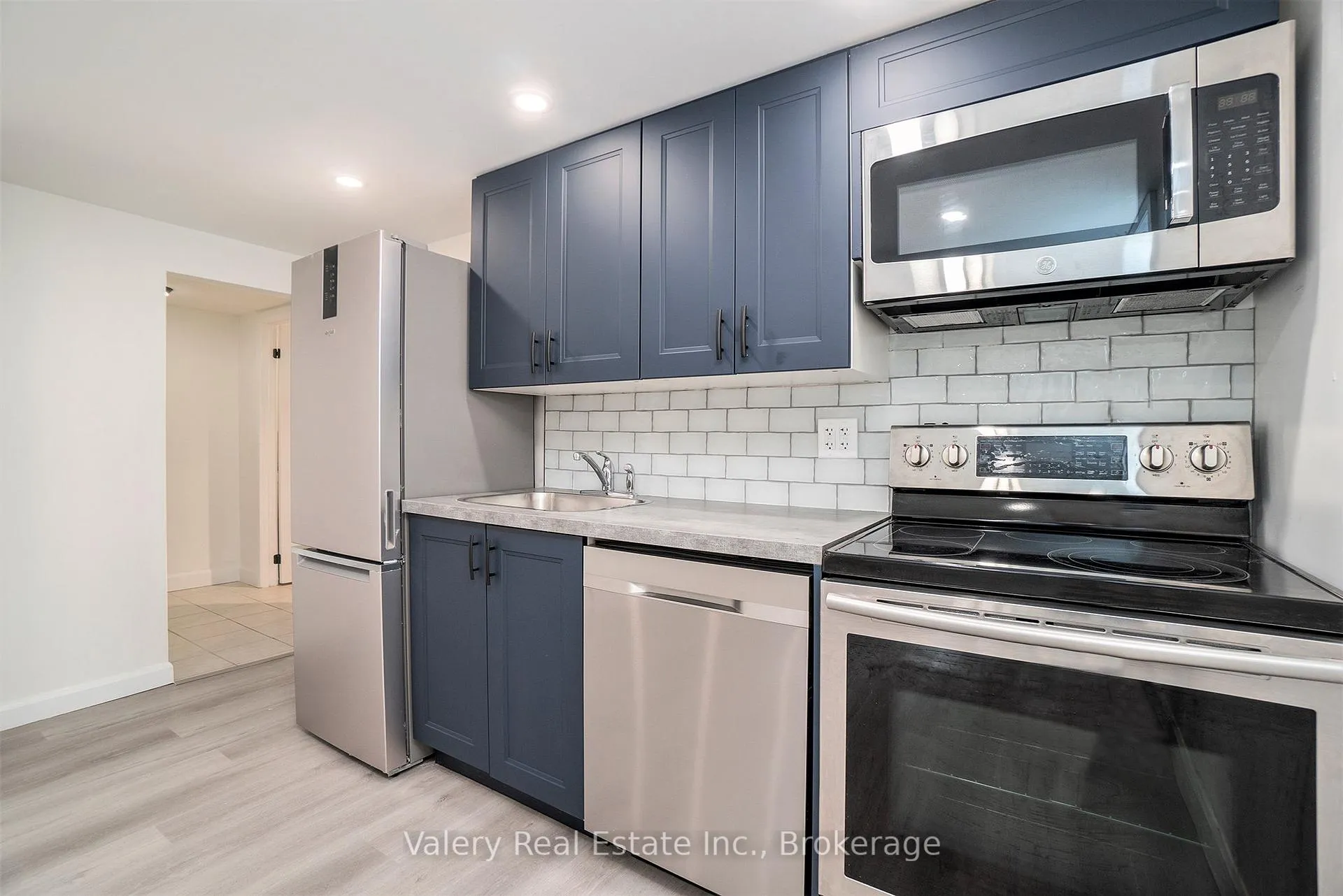 Photo 2 of Unit B, 1391 Sault Street, Ottawa, Bilberry Creek/Queenswood Heights — HOMEH