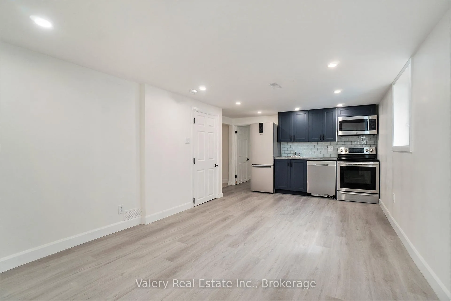 Photo 3 of Unit B, 1391 Sault Street, Ottawa, Bilberry Creek/Queenswood Heights — HOMEH