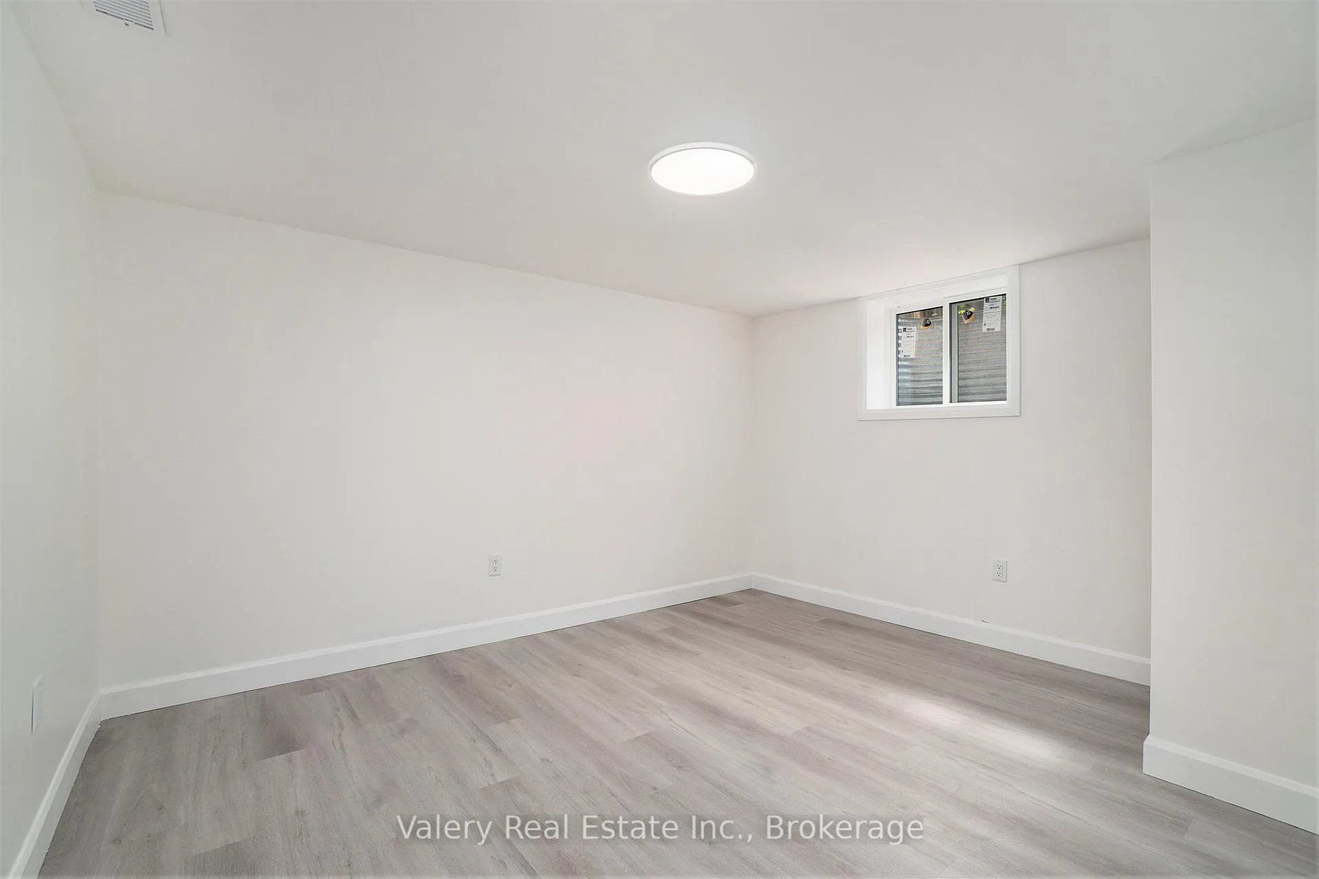 Photo 5 of Unit B, 1391 Sault Street, Ottawa, Bilberry Creek/Queenswood Heights — HOMEH