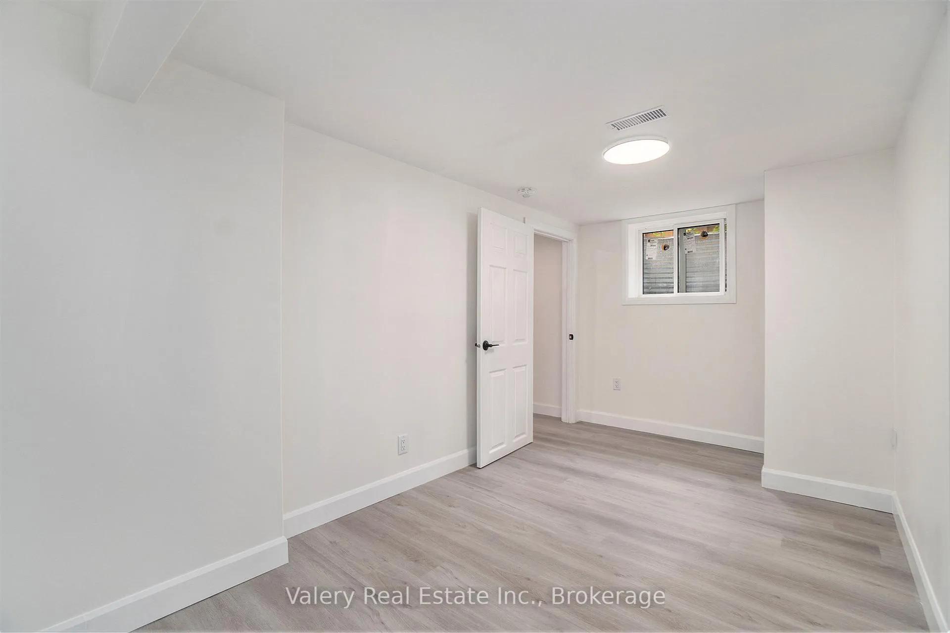 Photo 6 of Unit B, 1391 Sault Street, Ottawa, Bilberry Creek/Queenswood Heights — HOMEH