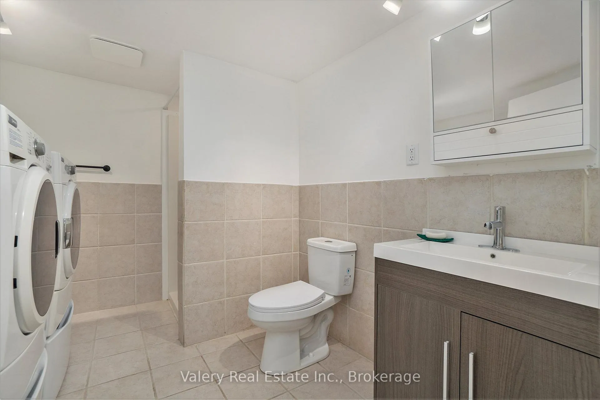 Photo 7 of Unit B, 1391 Sault Street, Ottawa, Bilberry Creek/Queenswood Heights — HOMEH