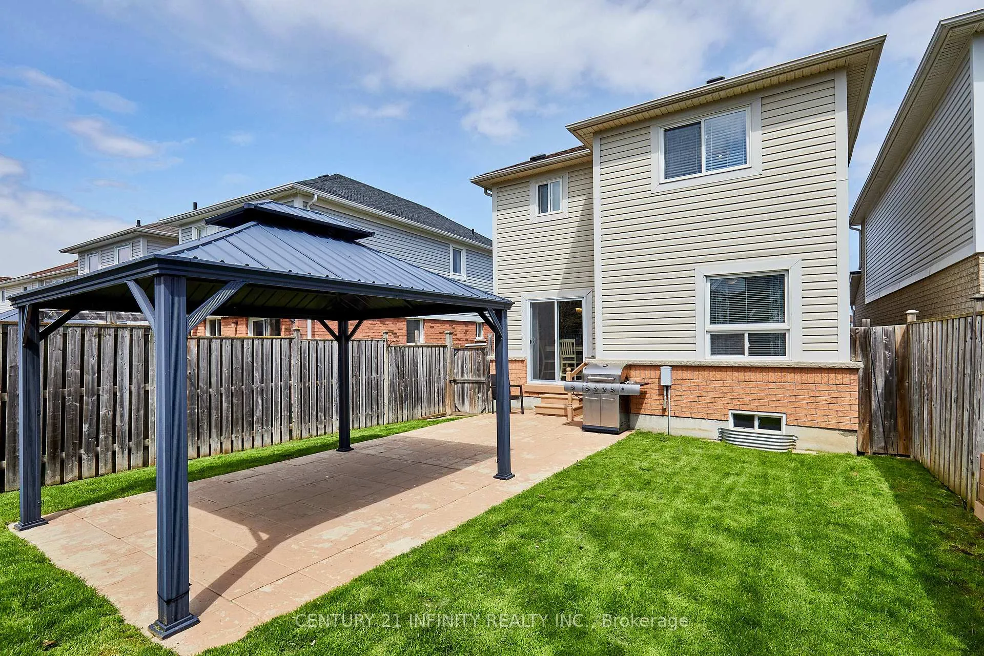 Photo 5 of 236 Scottsdale Drive, Clarington, Bowmanville — HOMEH