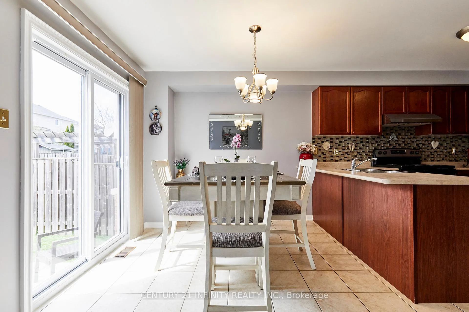 Photo 15 of 236 Scottsdale Drive, Clarington, Bowmanville — HOMEH