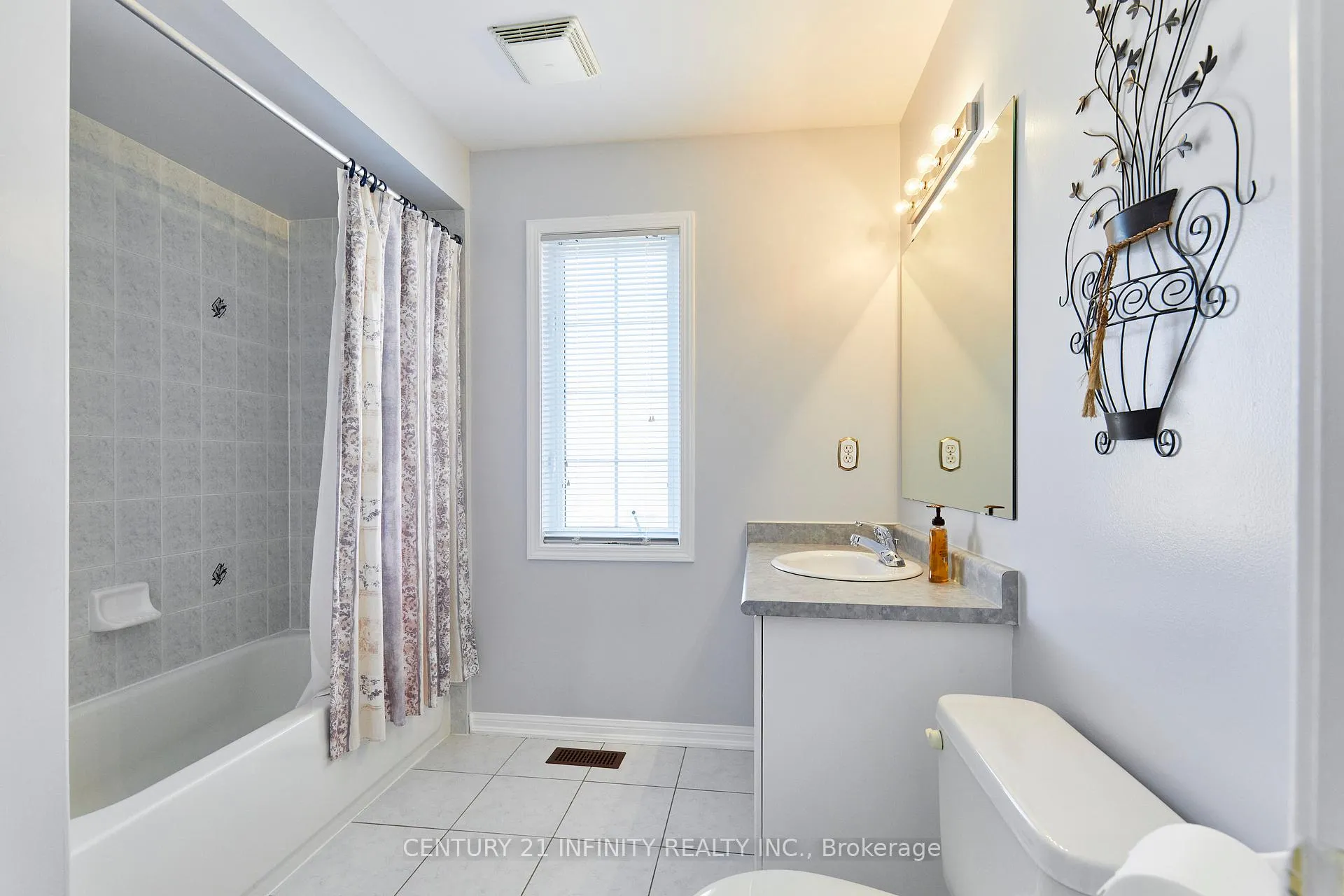 Photo 29 of 236 Scottsdale Drive, Clarington, Bowmanville — HOMEH