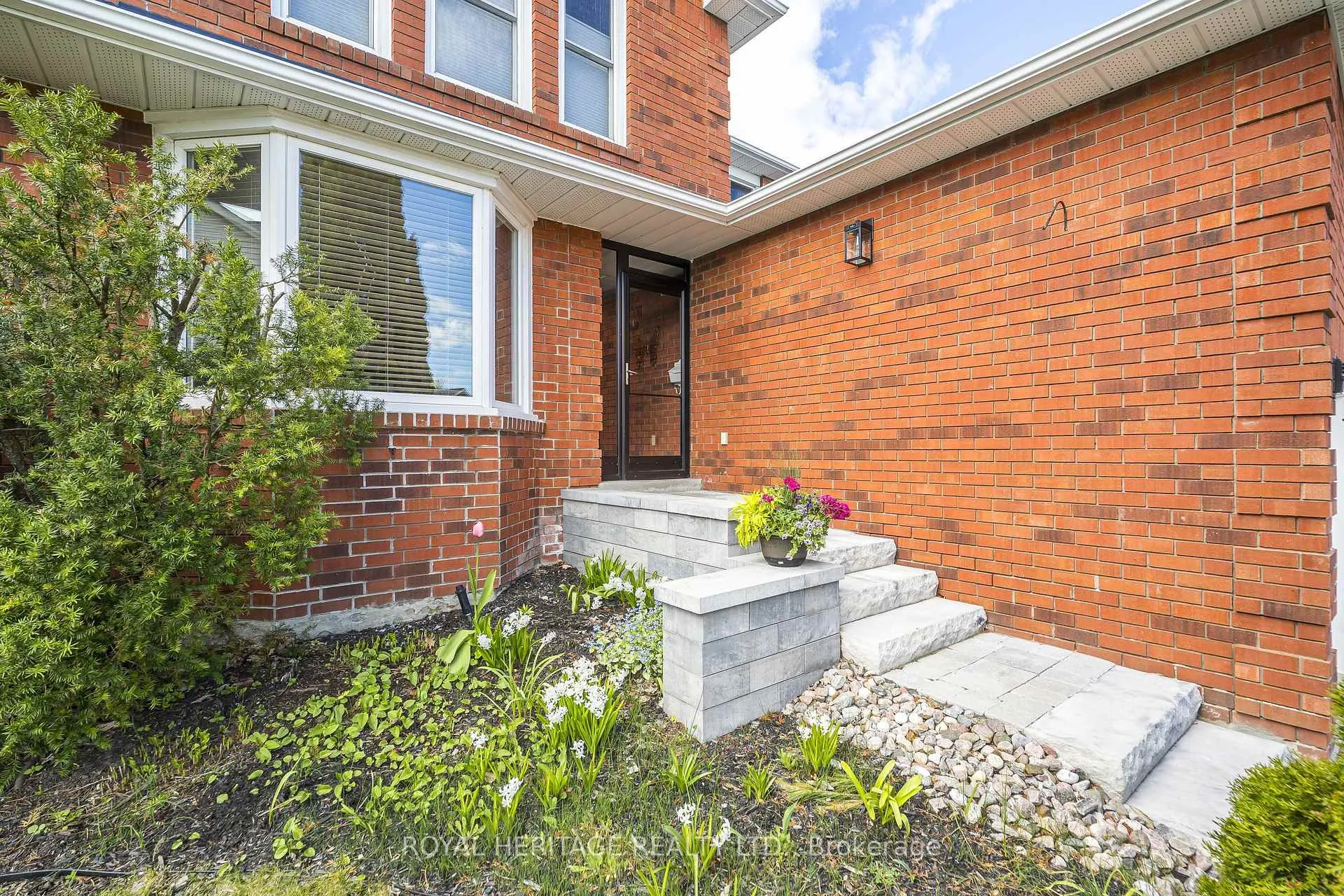 Photo 2 of 525 Sundown Crescent, Pickering, Woodlands — HOMEH