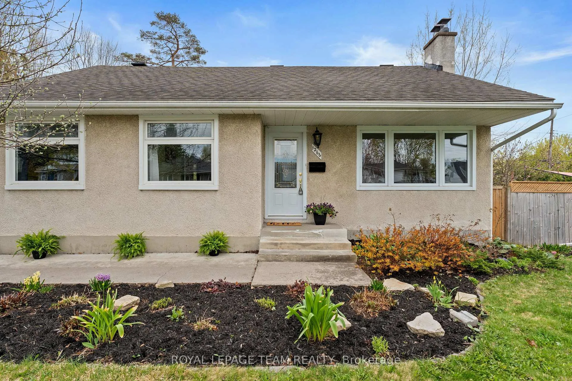 Photo 2 of 1266 Randall Avenue, Ottawa, Alta Vista — HOMEH