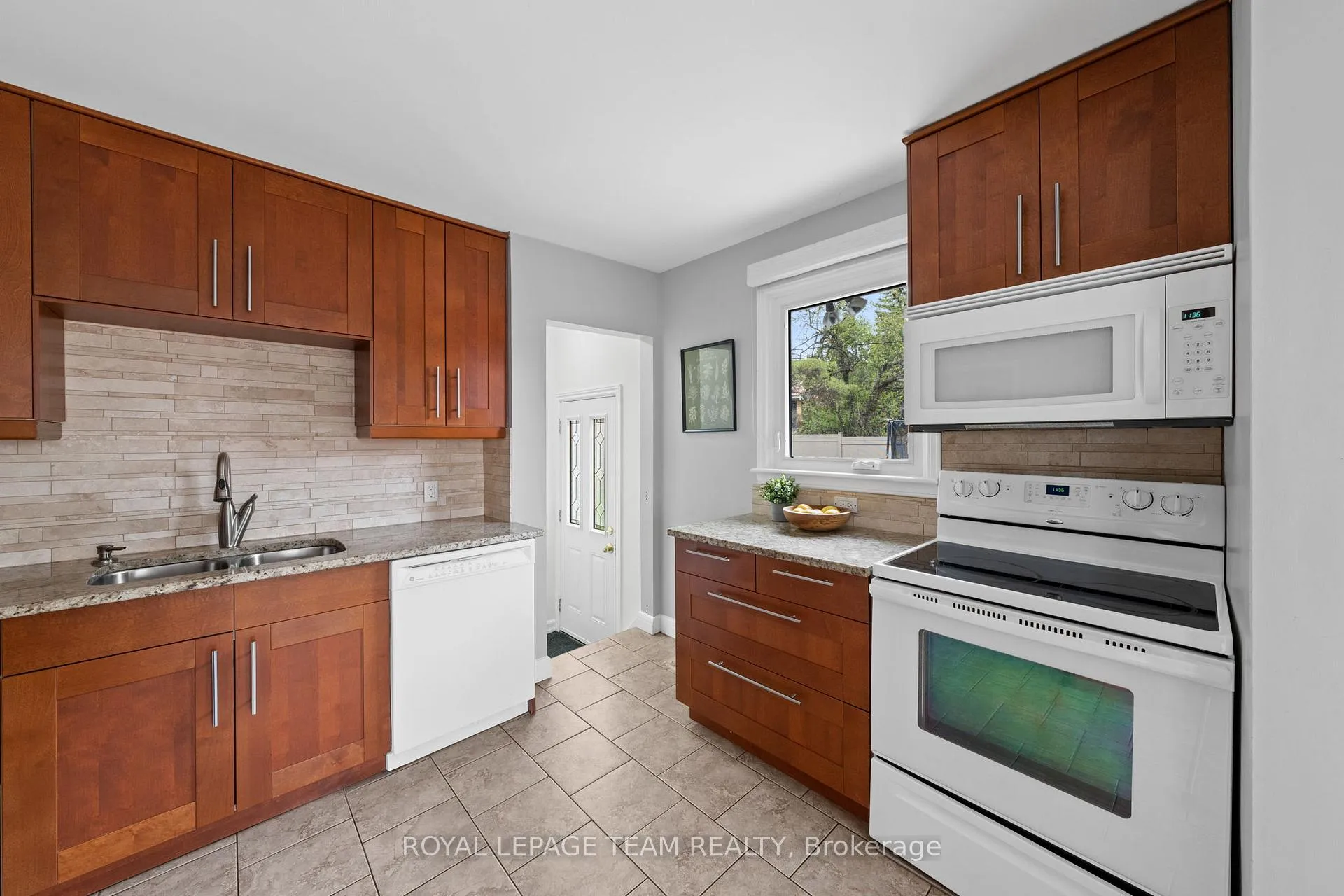 Photo 18 of 1266 Randall Avenue, Ottawa, Alta Vista — HOMEH