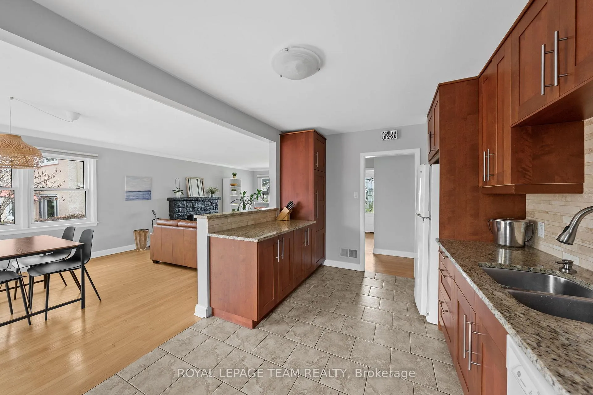 Photo 19 of 1266 Randall Avenue, Ottawa, Alta Vista — HOMEH