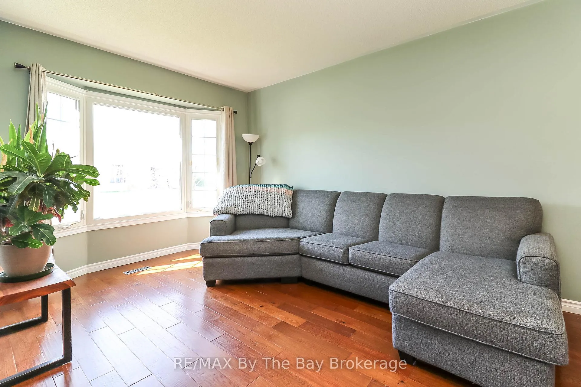 Photo 15 of 10 Lamont Creek Drive, Wasaga Beach — HOMEH