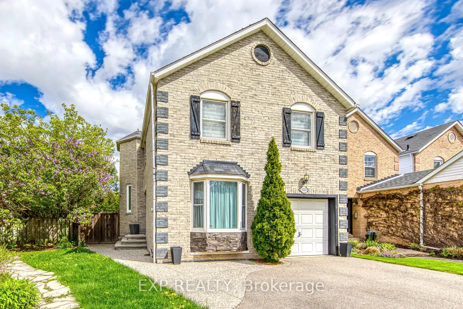 Photo 2 of 1225 Hedgestone Crescent, Oakville, Glen Abbey — HOMEH