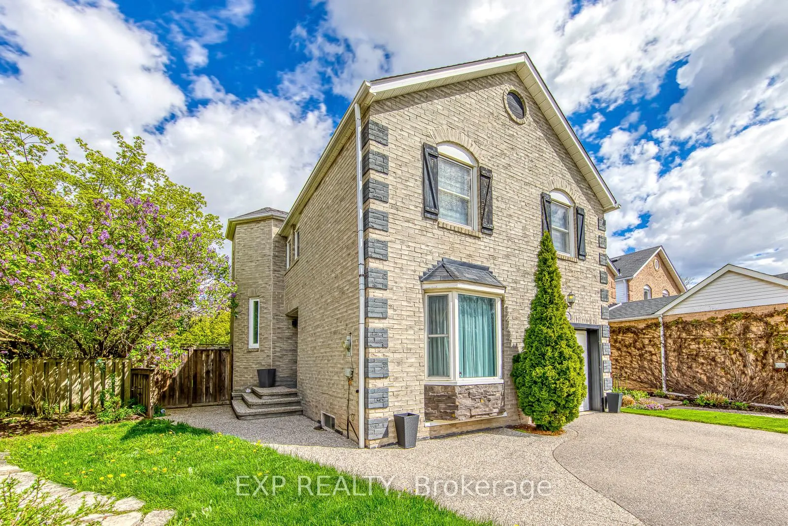 Photo 3 of 1225 Hedgestone Crescent, Oakville, Glen Abbey — HOMEH