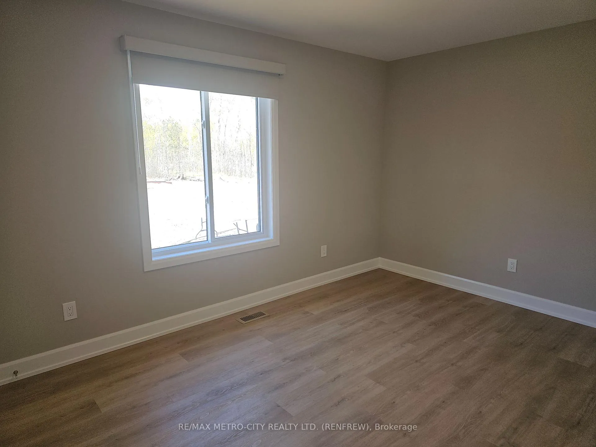 Photo 13 of Unit A, 321A Usborne Street, McNab/Braeside, Mcnab/Braeside Twps — HOMEH
