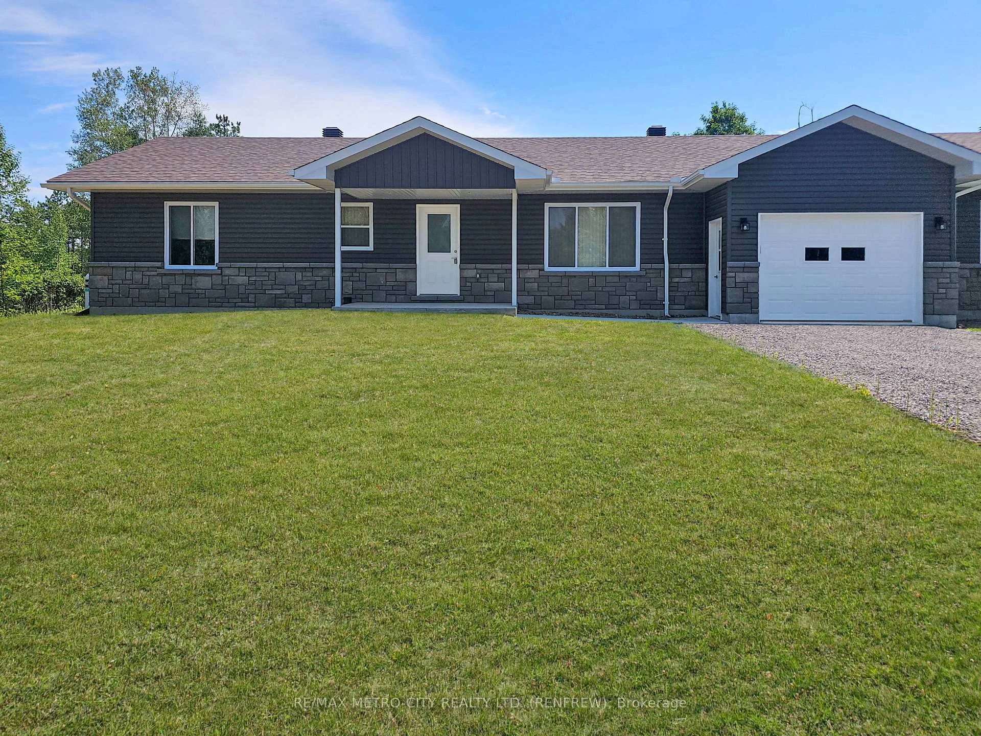 Photo 1 of Unit A, 321A Usborne Street, McNab/Braeside, Mcnab/Braeside Twps — HOMEH