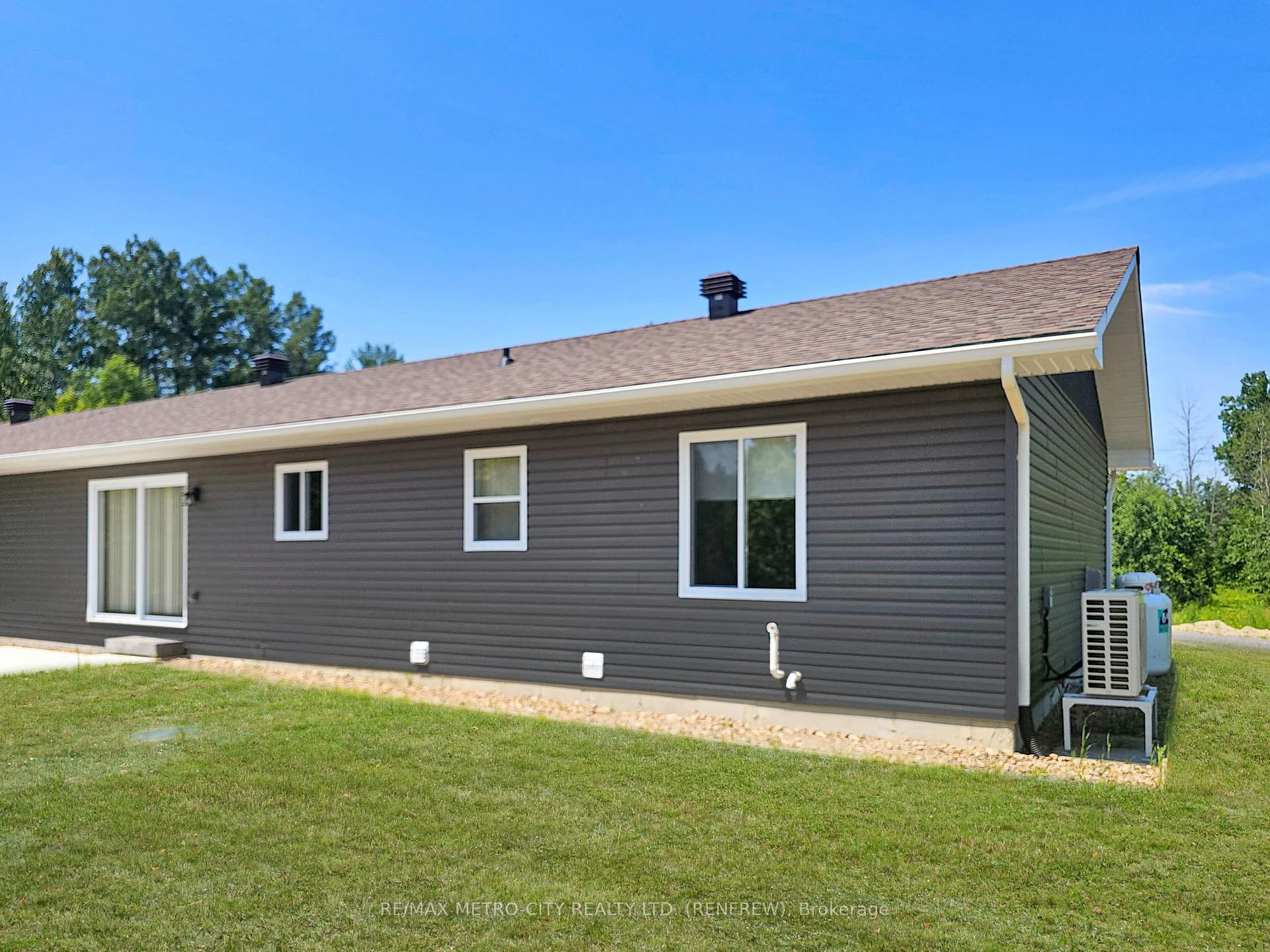 Photo 14 of Unit A, 321A Usborne Street, McNab/Braeside, Mcnab/Braeside Twps — HOMEH