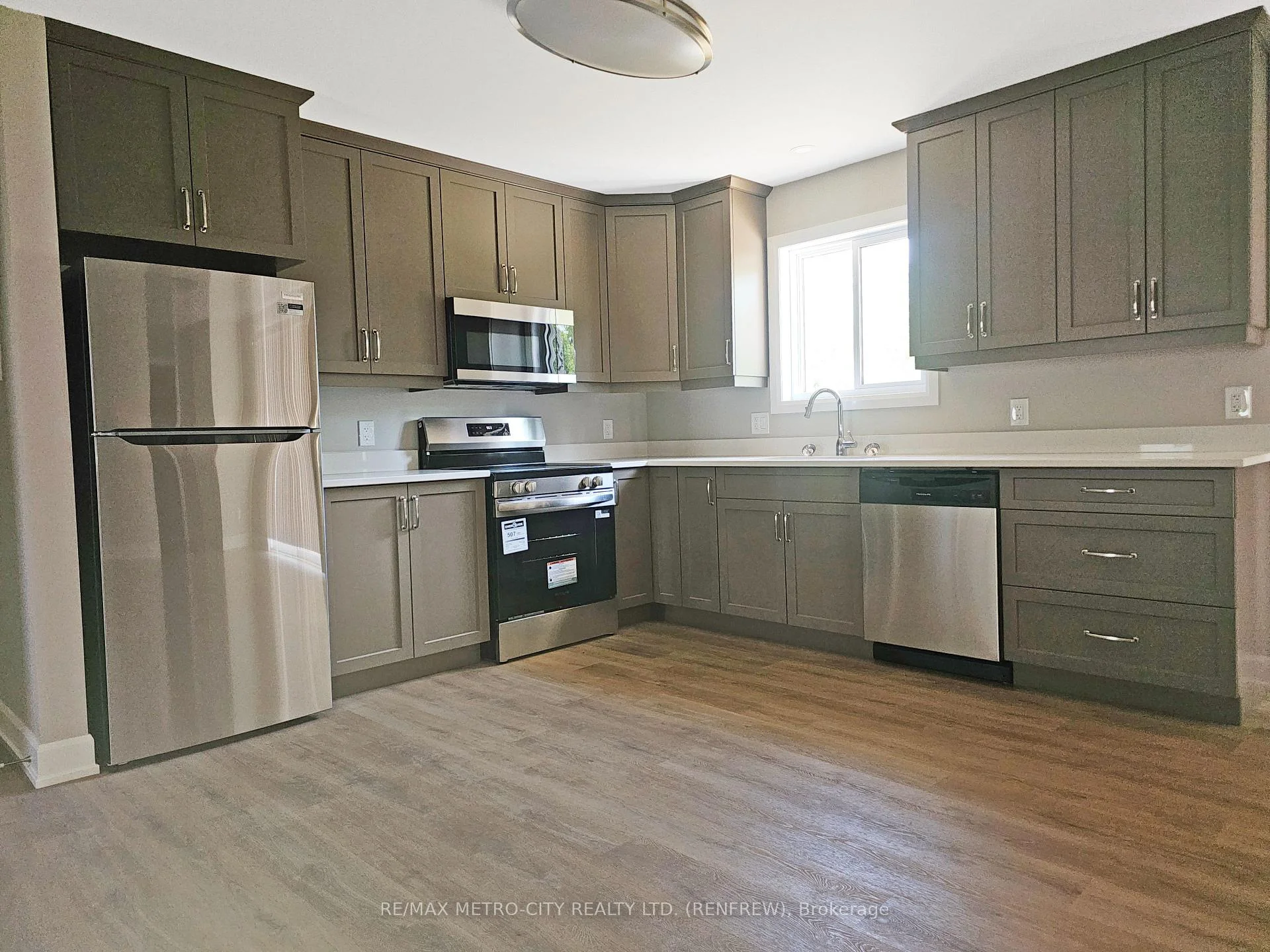 Photo 15 of Unit A, 321A Usborne Street, McNab/Braeside, Mcnab/Braeside Twps — HOMEH